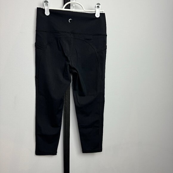 EUC - Black Brilliant Capris - Size 8-10 - Picture 3 of 9